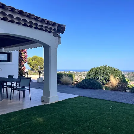 Villa Les Pariades : 8 Prs, 4 Ch, Piscine, Vue